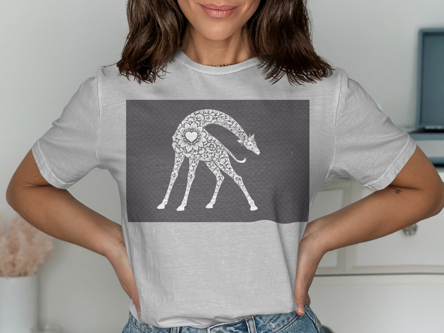 Artistic Giraffe Design on Casual Style T-Shirt